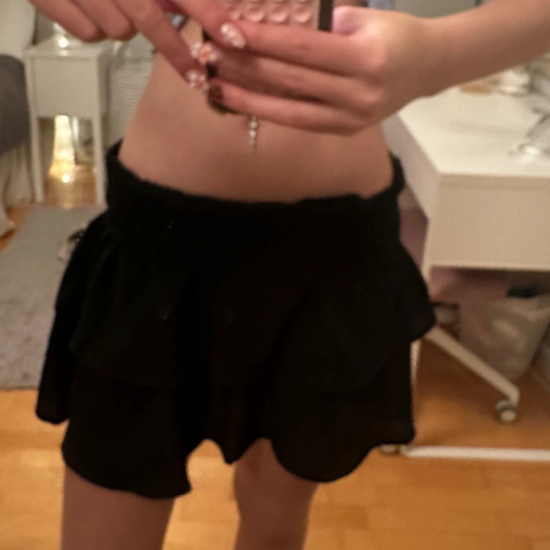 Svart volangkjol med smock - 1