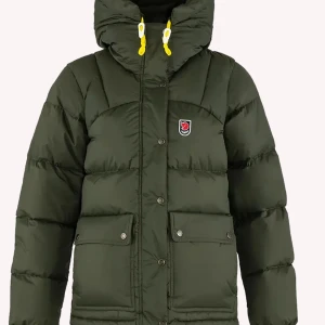 Grön jacka från Fjällräven - HELT SLUTSÅLD jacka från Fjällräven, Råkade köpa fel size har kvitto 💕 helt ny❤️❤️ size small möts upp och behöver då betala en mindre summa