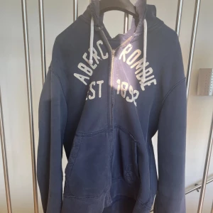 ABERCROMBIE HOODIE - Hoodie från A&F. Mycket bra skick! 