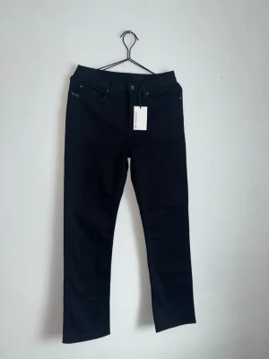 Svarta jeans från Tiger of Sweden  - Snygga Tiger of Sweden jeans vid ett helt nytt skick 