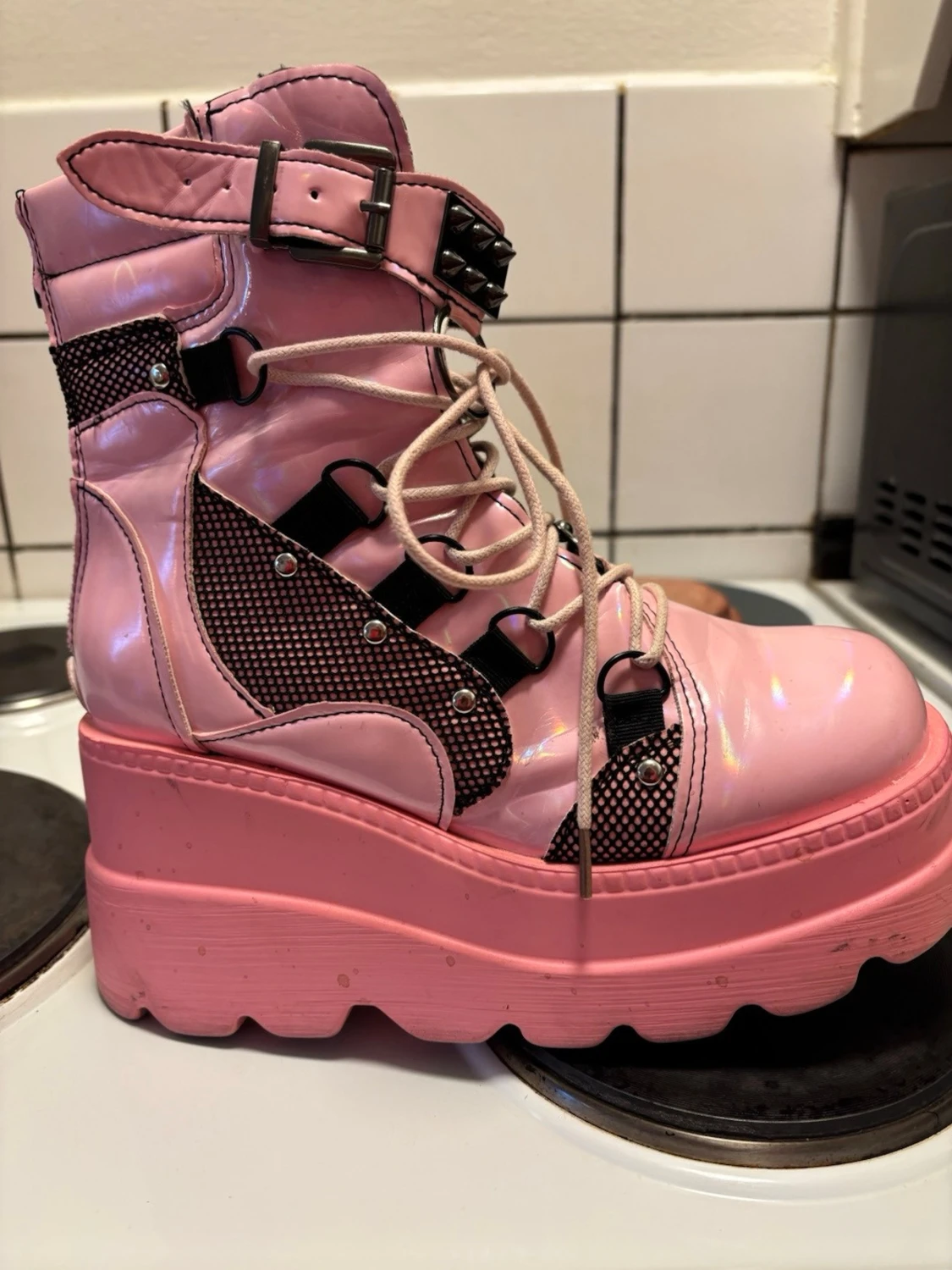 Rosa platåboots med snörning