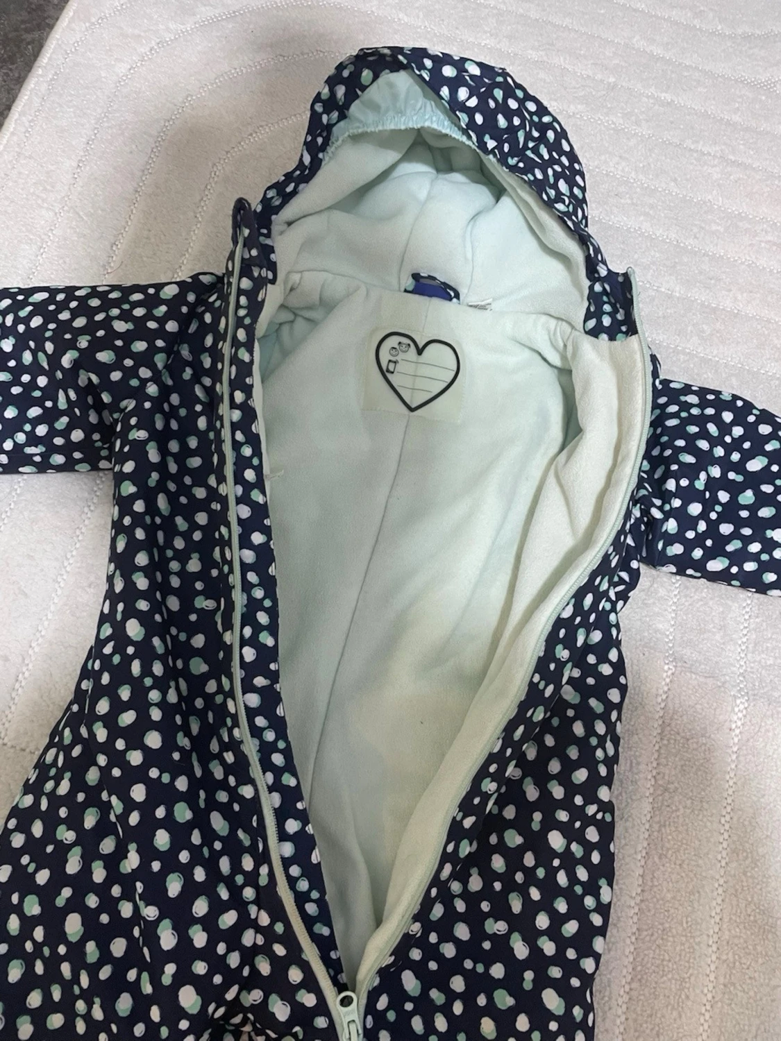 Mörkblå täckoverall med prickar - 1