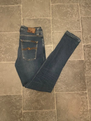 Nudie jeans - •9/10 skick - helt nya✅ •Storlek W29, L32📏 •Inkluderat - jeans👖 •Fraktar inom 24h📦 •Nypris - ca 1600 SEK💸
