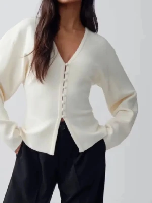 Fin tröja!🤍 - Säljer då den tyvärr inte kommer till andvändning. Säljer längst för 150 kr🤗