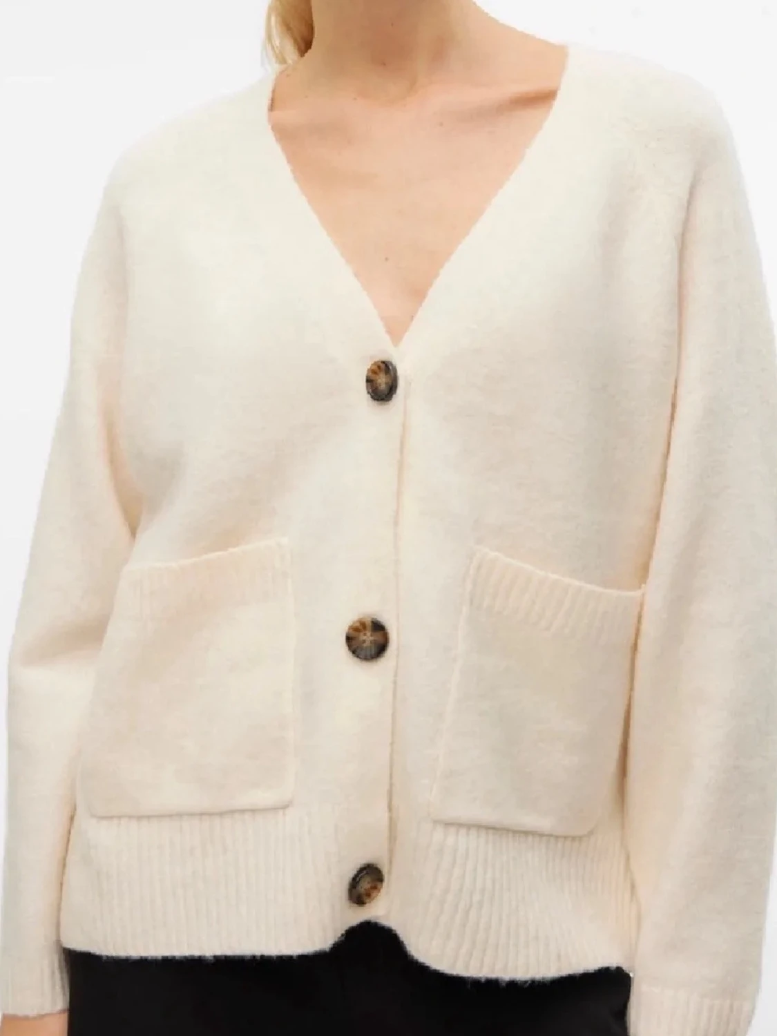 Beige kofta med stora knappar