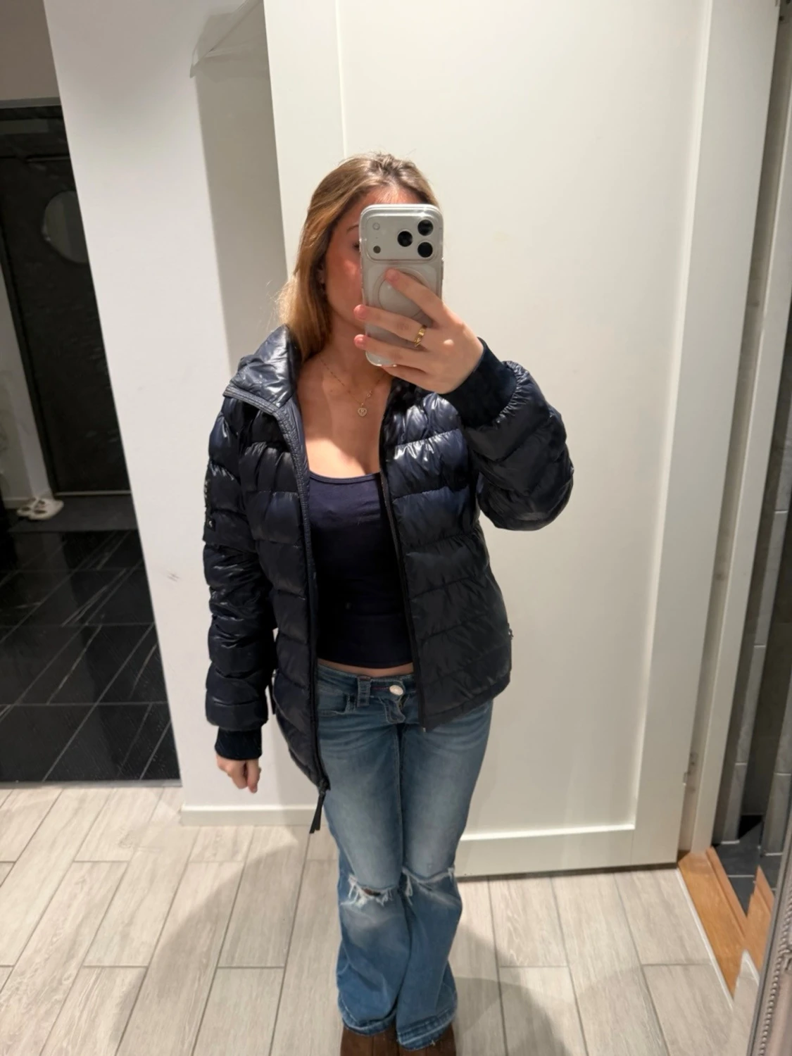 Mörkblå pufferjacka från Peak Performance