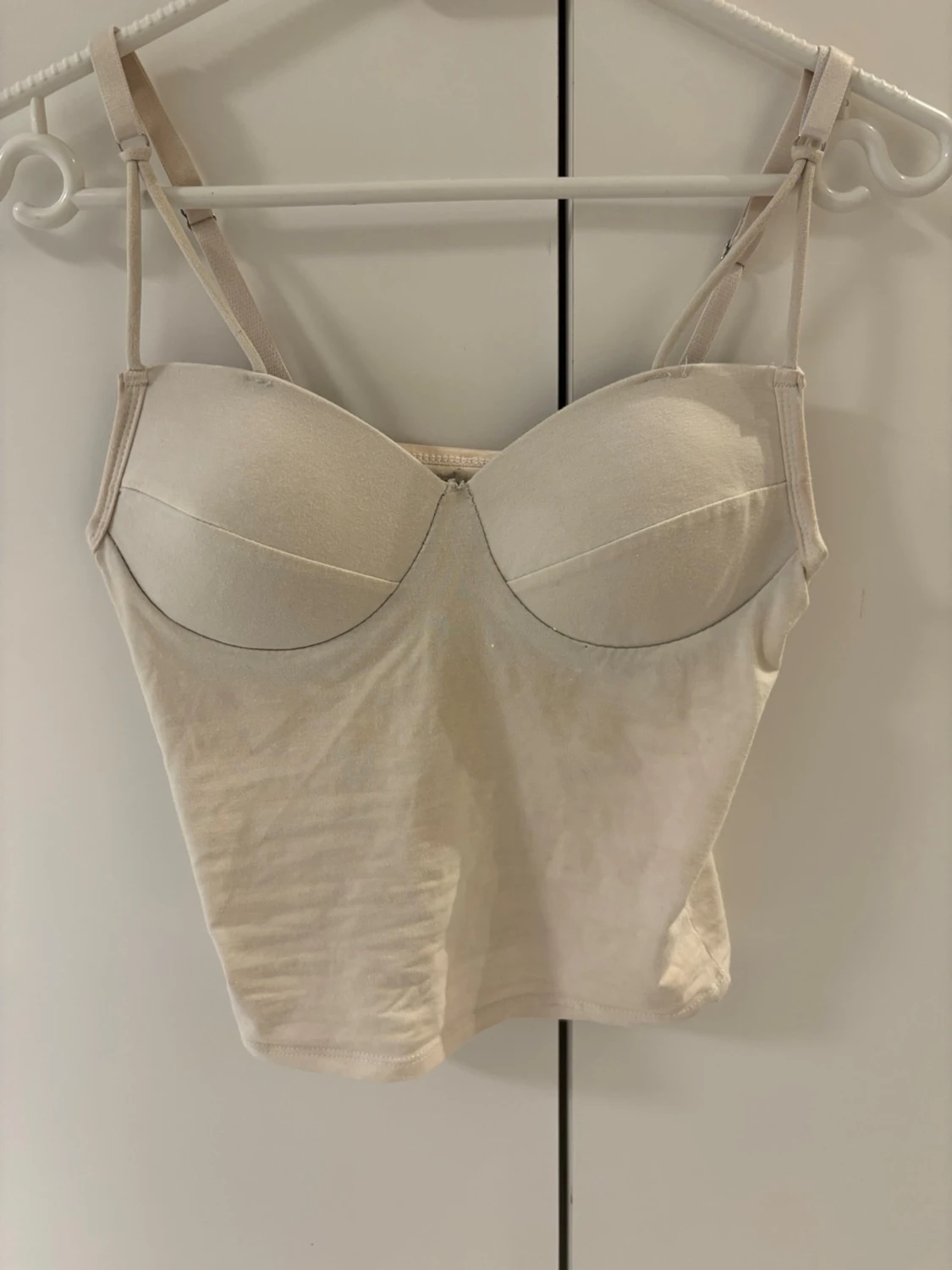 Vit korsett-topp med tunna axelband