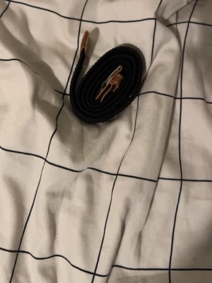 Svart flätad bälte med läder - Säljer detta grisch bälte som gör din stil bättre det är mindre än de andra 