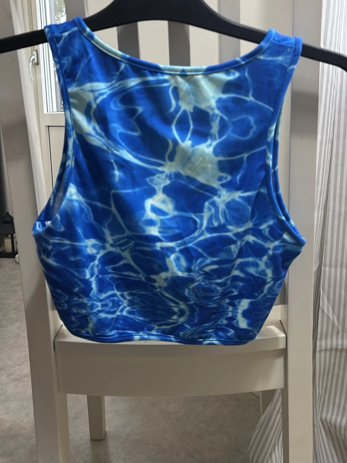 Blå mönstrad croppad topp - 1