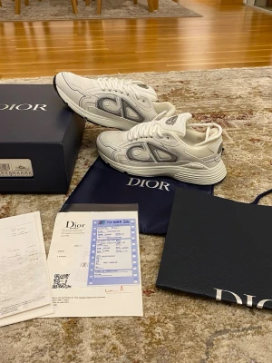 B 30 - Hej, säljer ett par riktigt snygga skor. Skriv gärna privat för mer info 