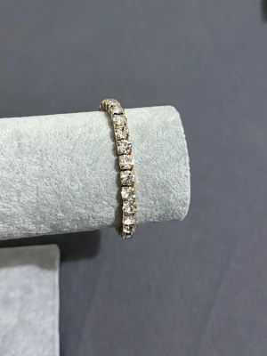 Guld Tennis Armband - Helt ny aldrig använd. Rostfritt stål. Justerbar.