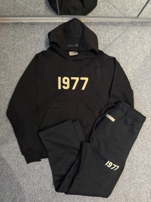 Essentials FOG 1977 black tracksuit - Size M, true to size fit. Perfect condition