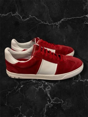 Valentino Flycrews  - Valentino Flycrews  | storlek 41 | Endast skorna ingår | 2800 kr! Självklart är dem äkta ✅ 