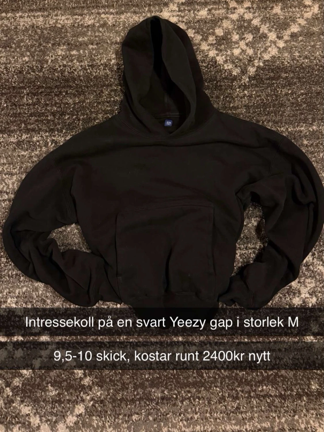 Svart Yeezy Gap hoodie