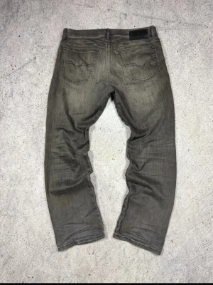 Svart gråa diesel  - Skitsnygga jeans från diesel som ej passar mig dem är regular fit å sitter skönt å avslappnat riktigt fet färg skulle jag säga! Kom förbi vid fundering å prisförslag 