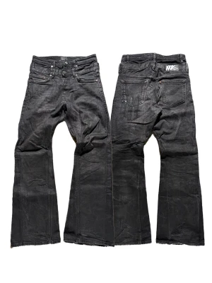 NVR Denim Pair 007 - NVR Denim — Pair [007]  1-of-1 denim. Handmade in Stockholm from reclaimed materials. No restocks. No repeats. Available on Vinted & Plick, or via Instagram DMs.  Fit: Flare Price: 1200kr/~120$  Measurements Waist (A): 41cm Thigh (B): 23cm Leg Opening (C): 25cm Inseam (D): 77cm Outseam (E): 106cm