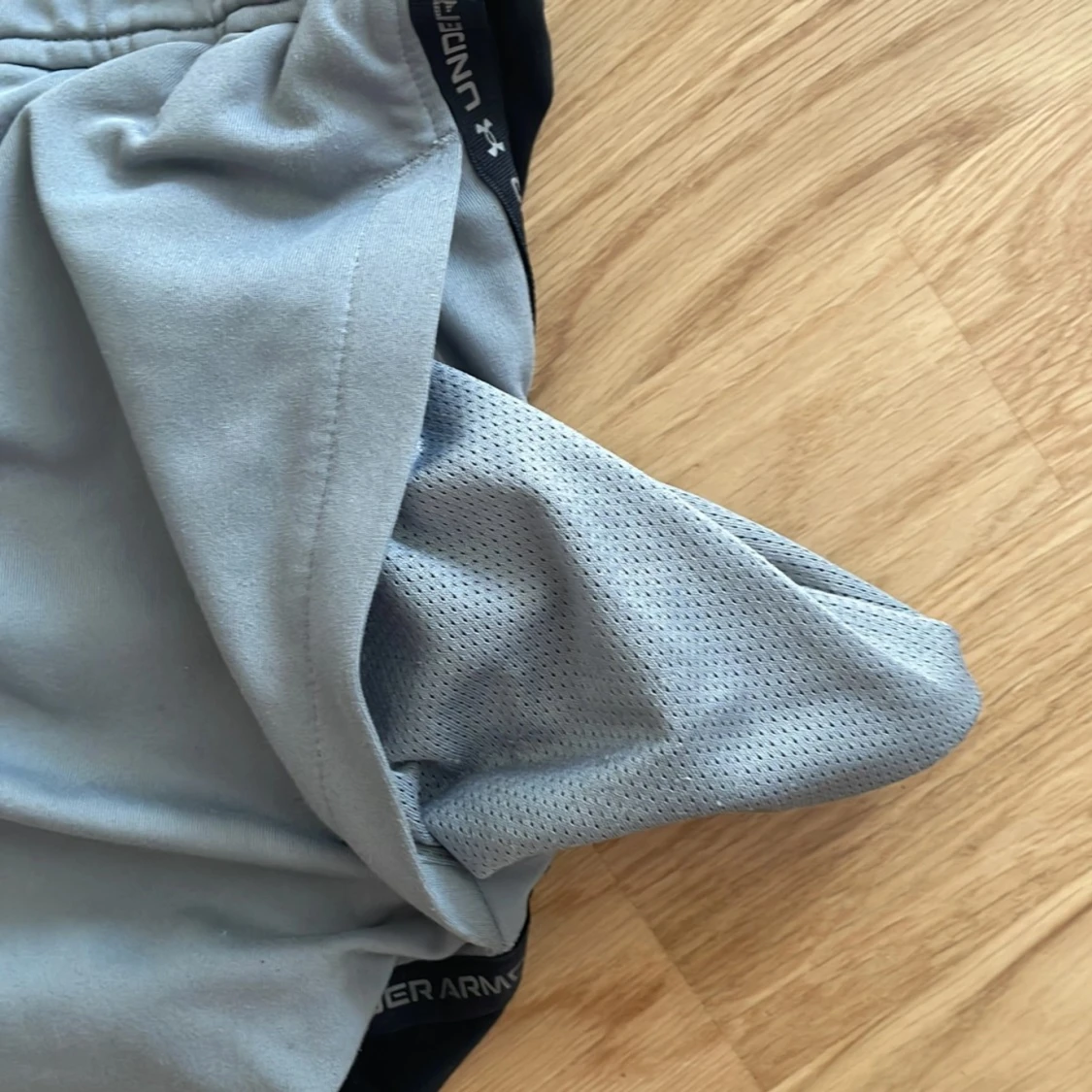 Grå träningsshorts från Under Armour - 3