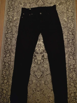 Levi's 511 - Svarta Levi's 511 i väldigt bra skick. Väl onhändertagna. W29 L32