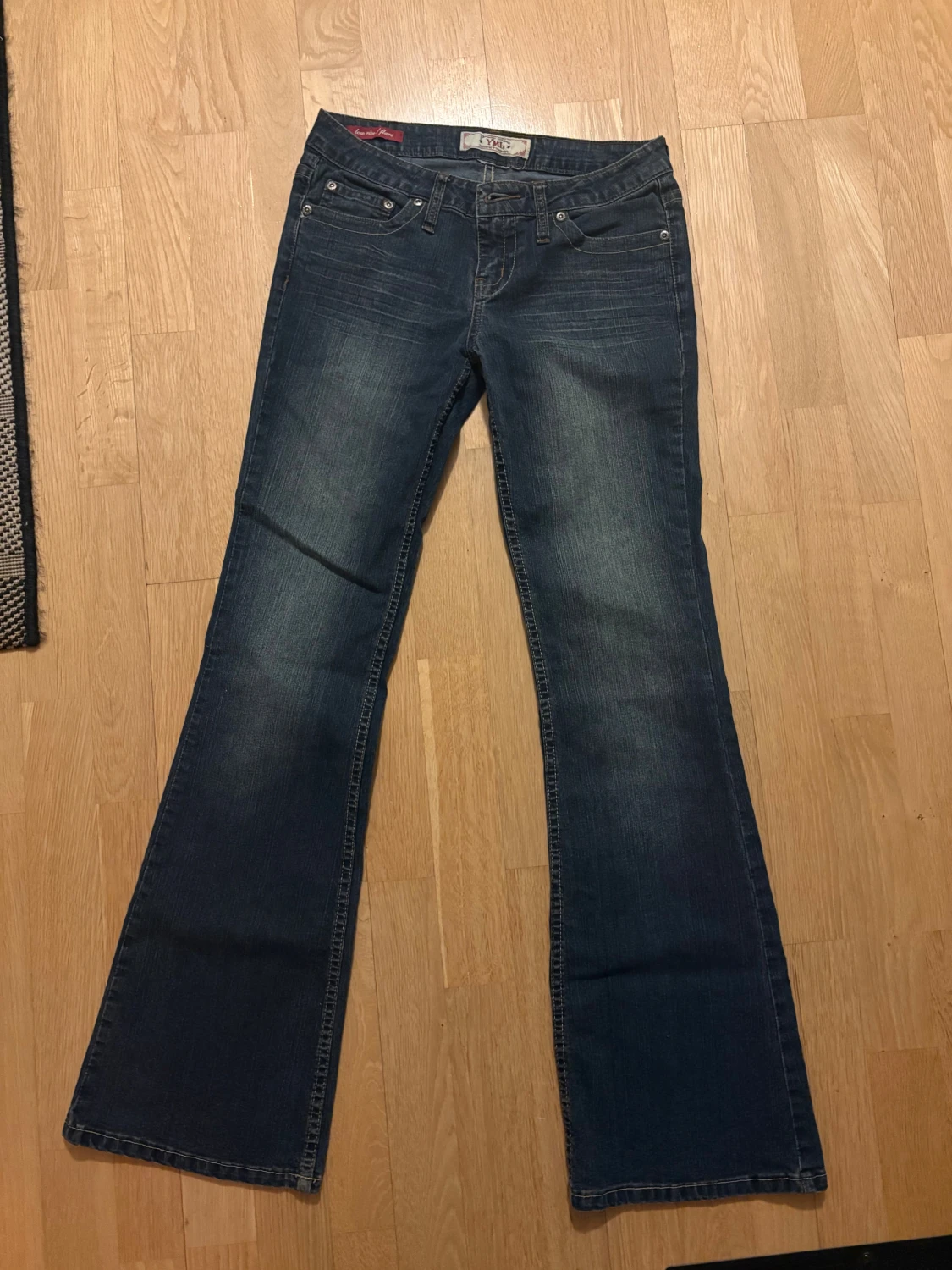 Mörkblå vintage jeans - 1
