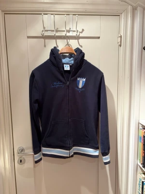 MFF tröja - En vintage MFF full zip tröja som inte säljs längre. Storlek 158-164