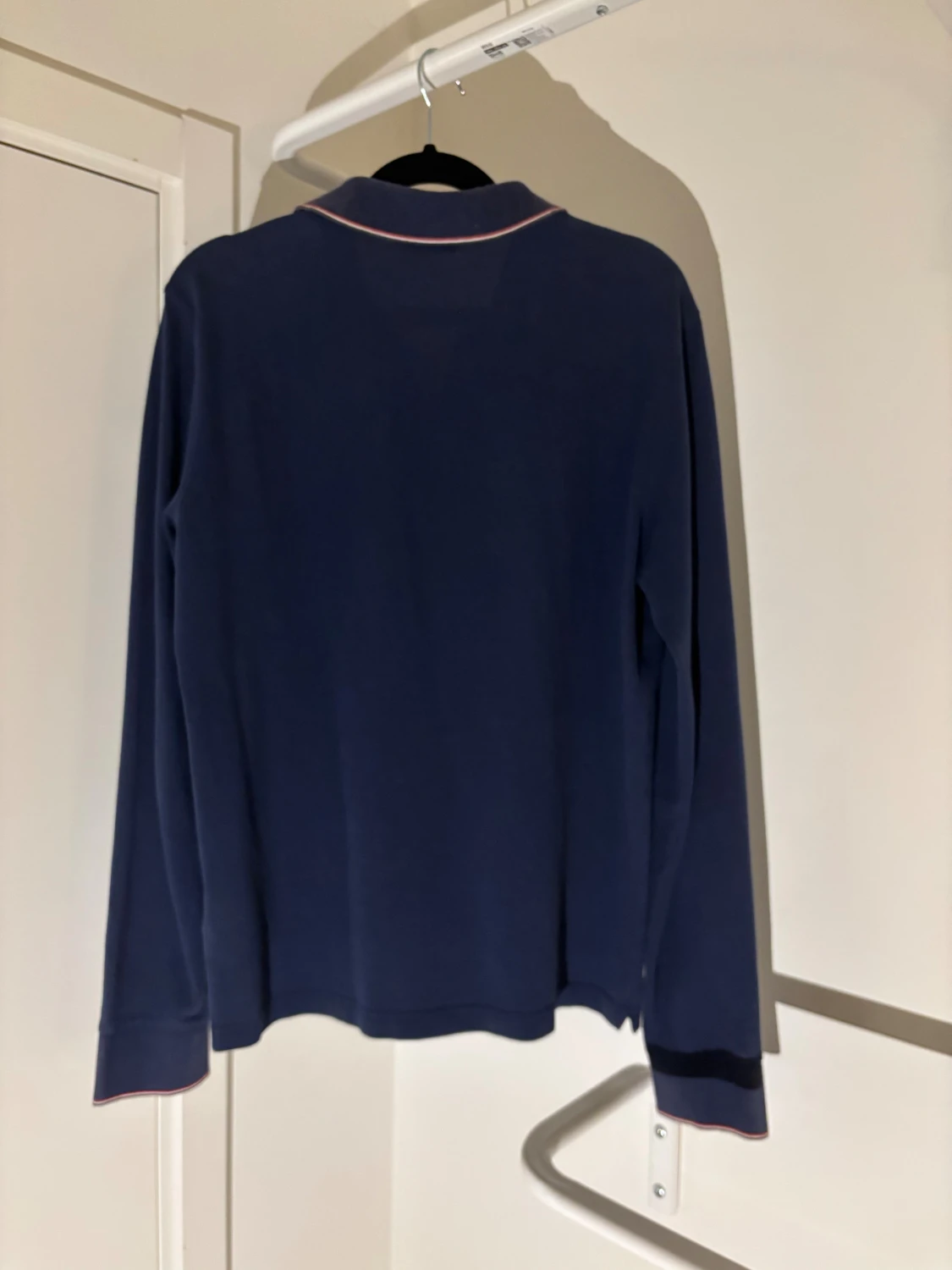 Marinblå pikétröja från Moncler - 1