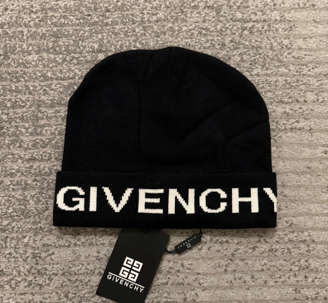 Svart mössa från Givenchy