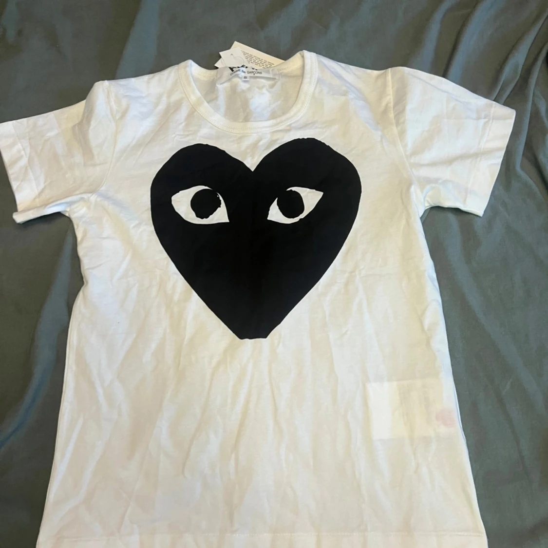 Vit t-shirt Comme des Garçons Play 