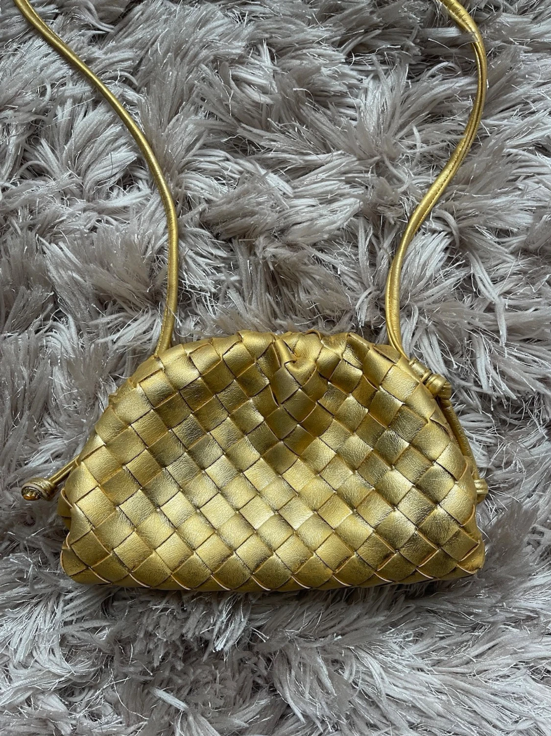 Guldig flätad väska  - 1
