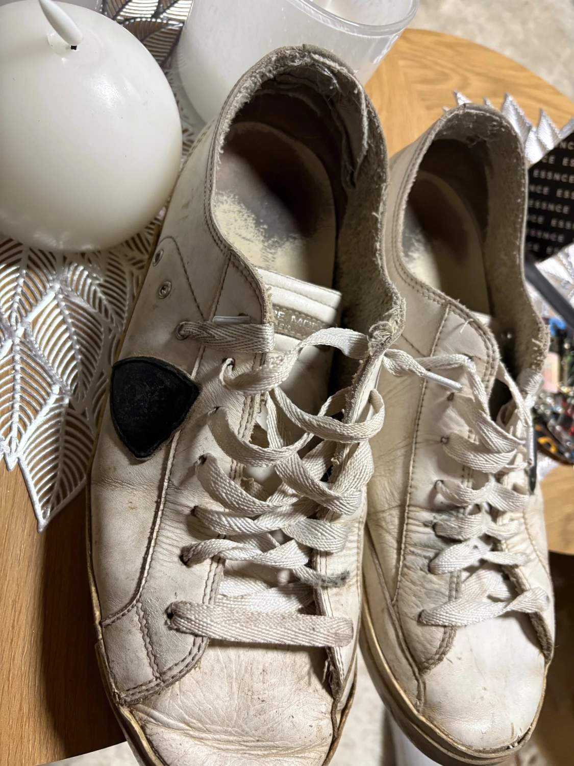 Philippe Model vita sneakers med svart patch - 4