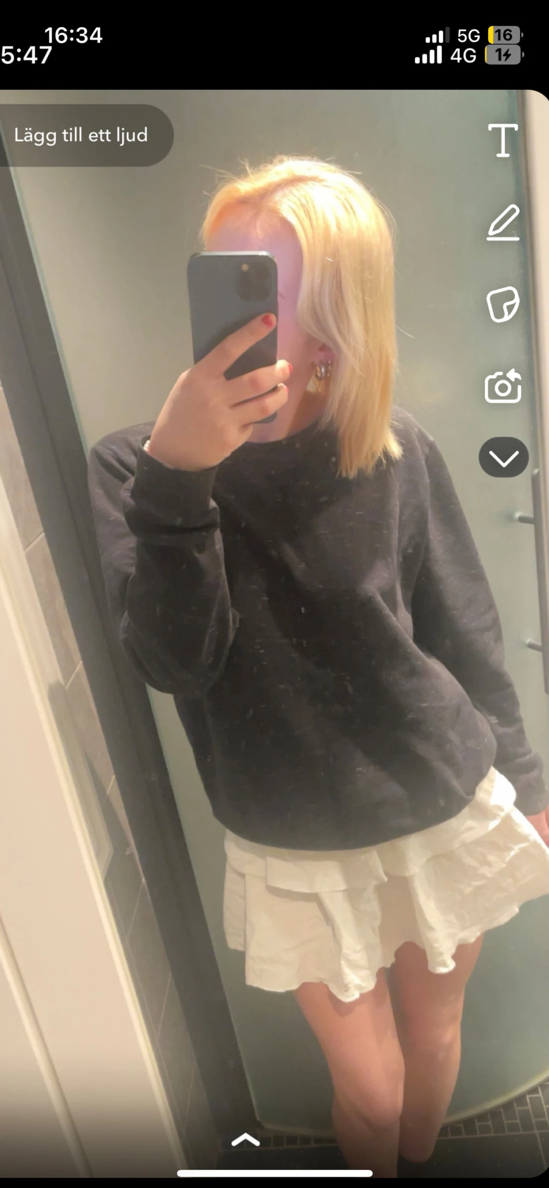 Vit volangkjol med lager