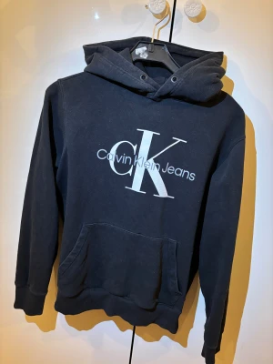 Calvin klein hoodie - Fint skick, storlek M, saknar snören