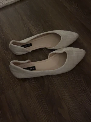 Ballerinaskor  - Ballerinaskor med spetsig tå 