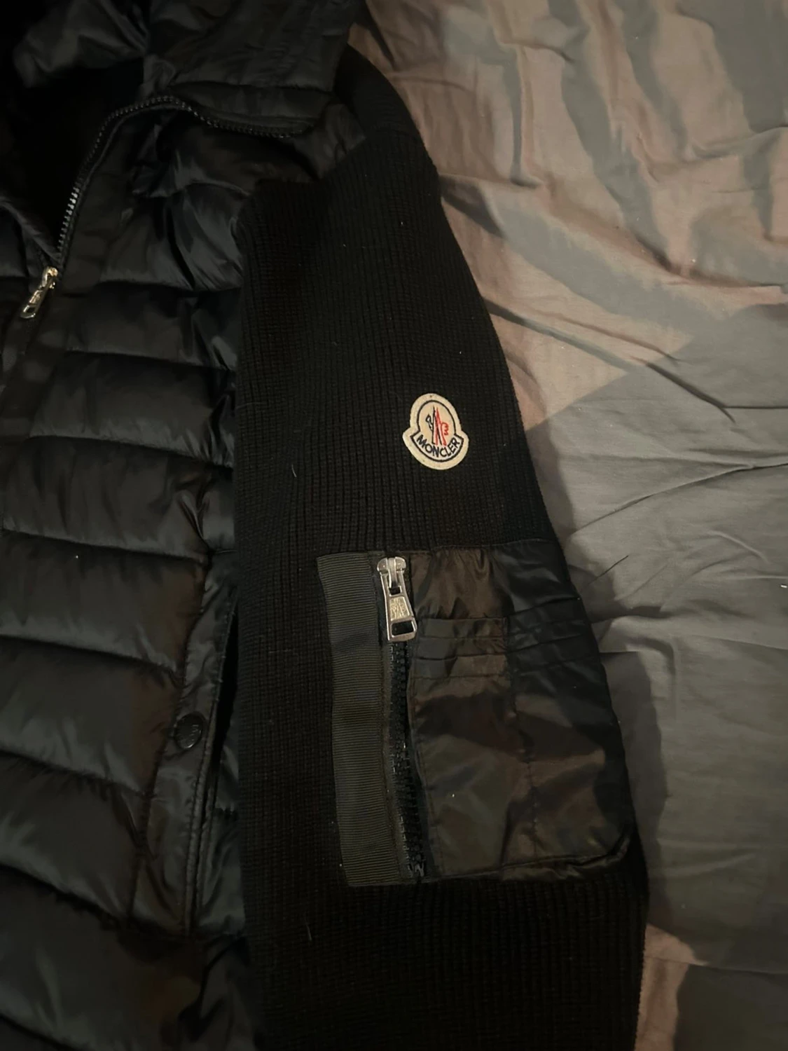 Svart Moncler pufferjacka med huva - 1