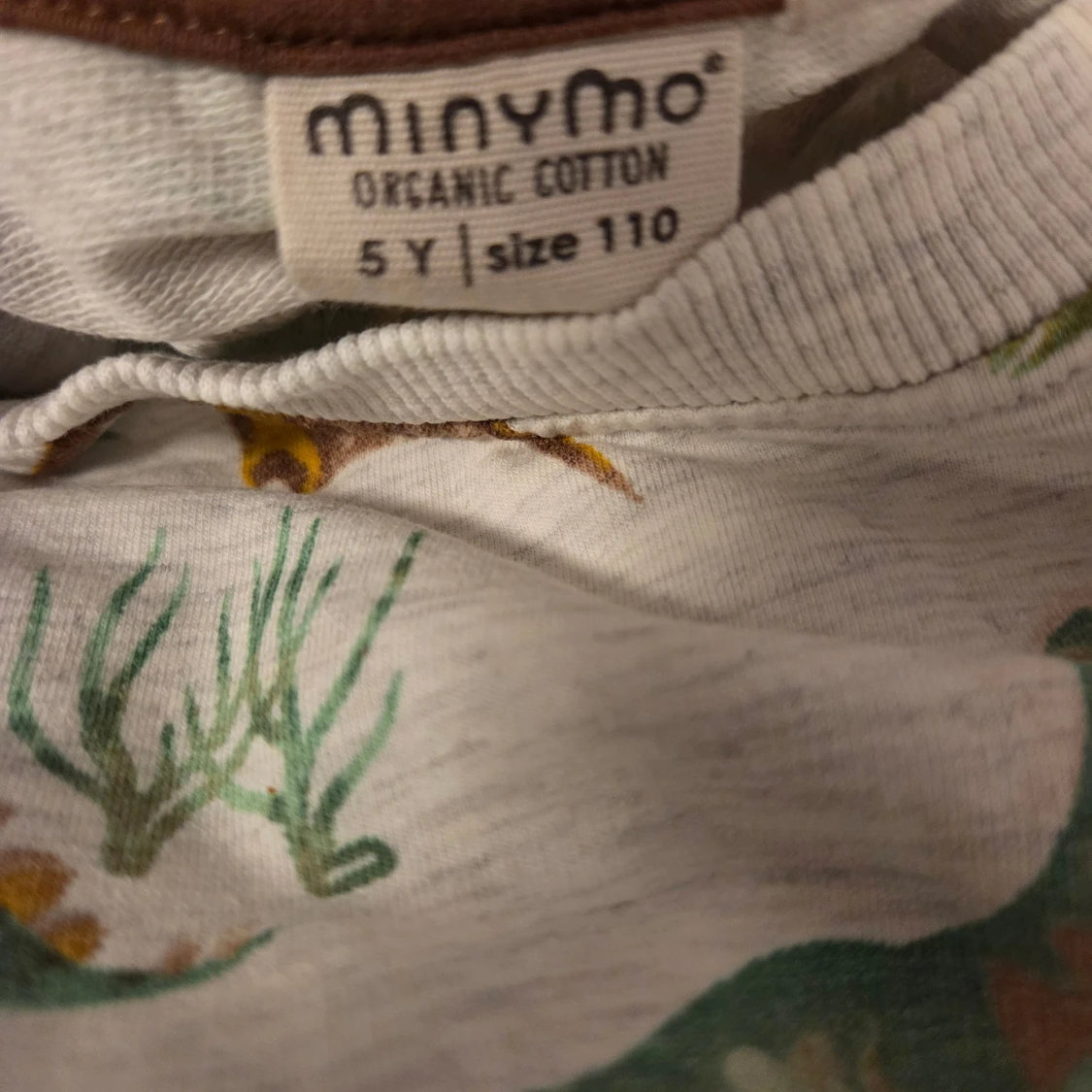 Dinosaurie-mönstrad sweatshirt från Minymo - 4