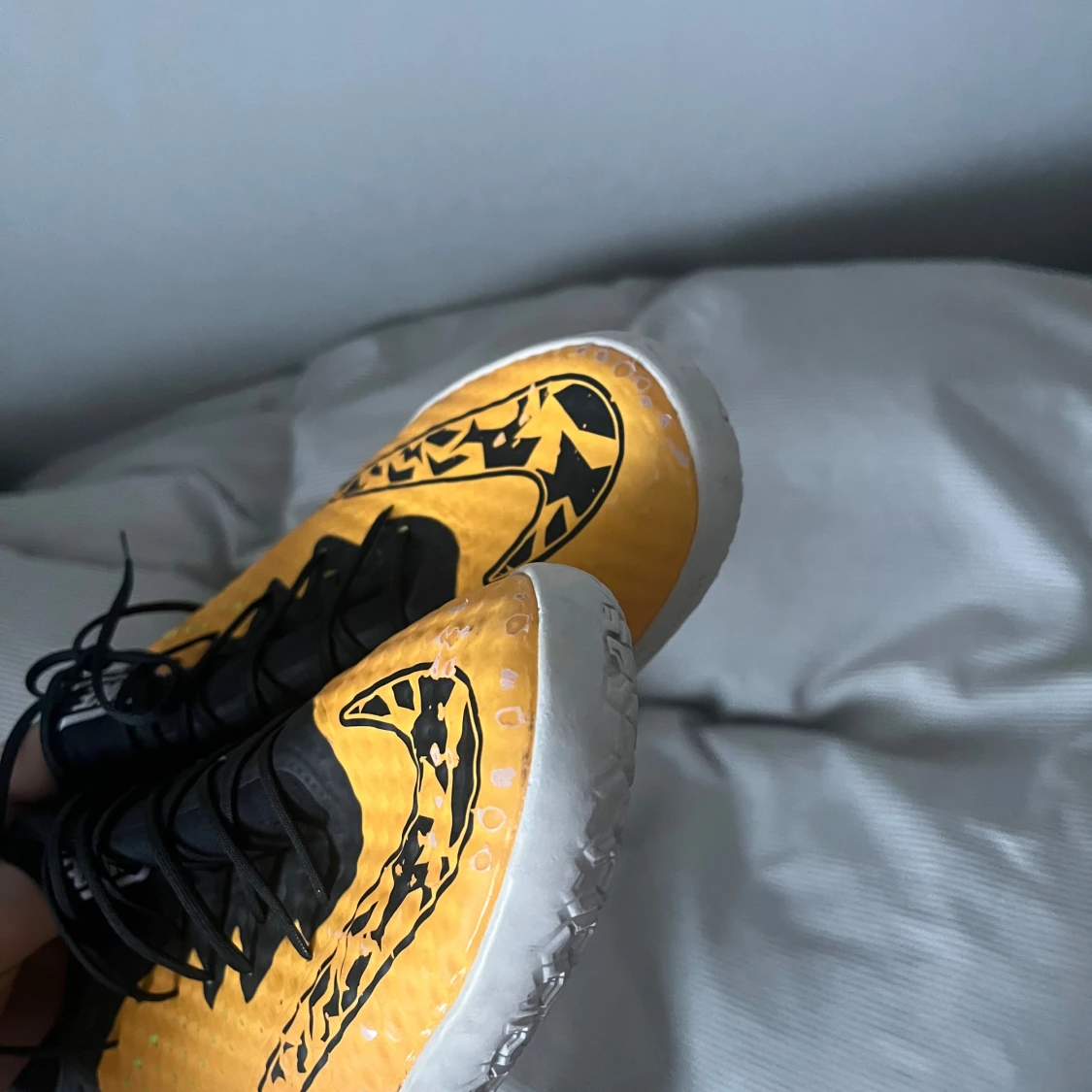 Nike fotbollsskor gul/svart med mönster - 1