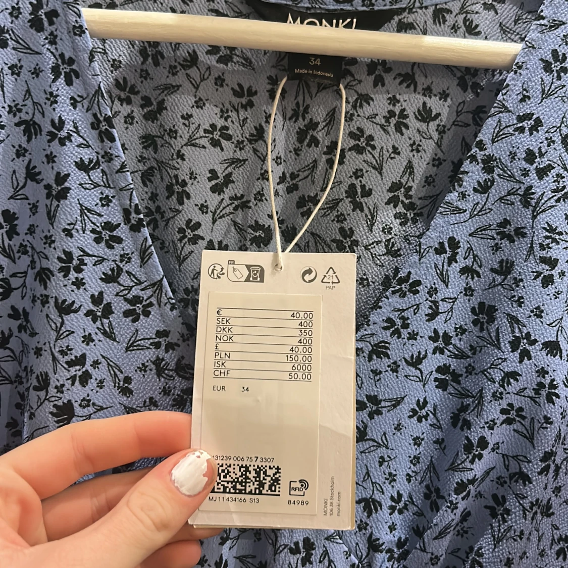 Blommig blå långklänning från Monki - 1