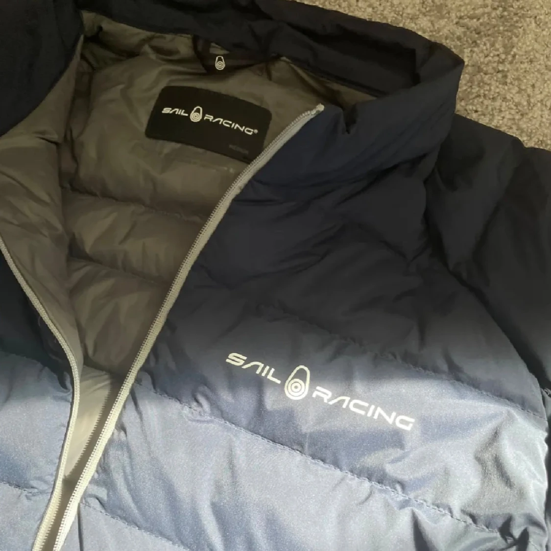Mörkblå dunjacka från Sail Racing - 2