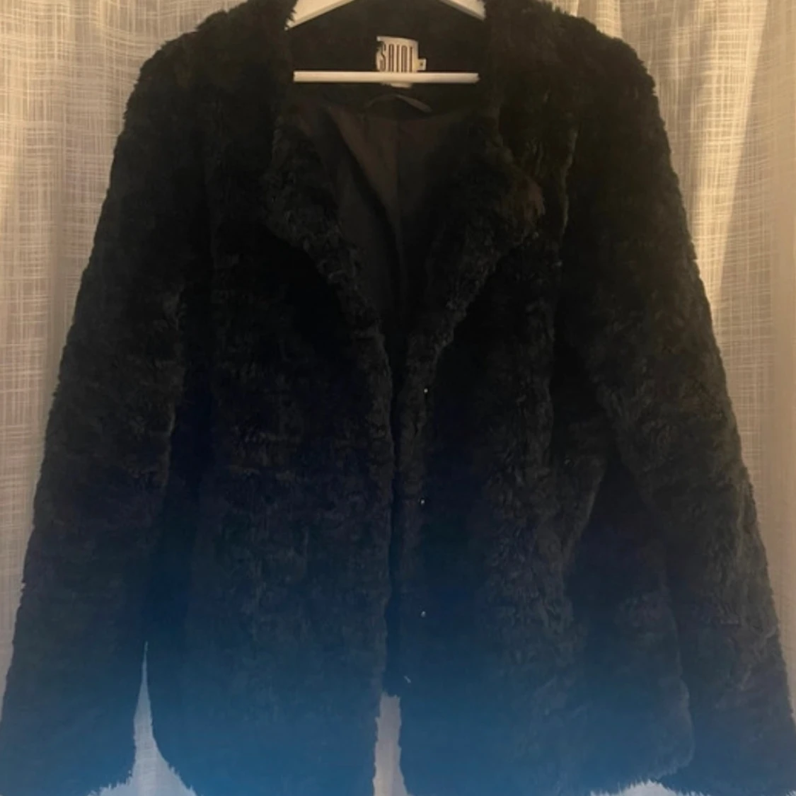 Svart pälsjacka  - 1