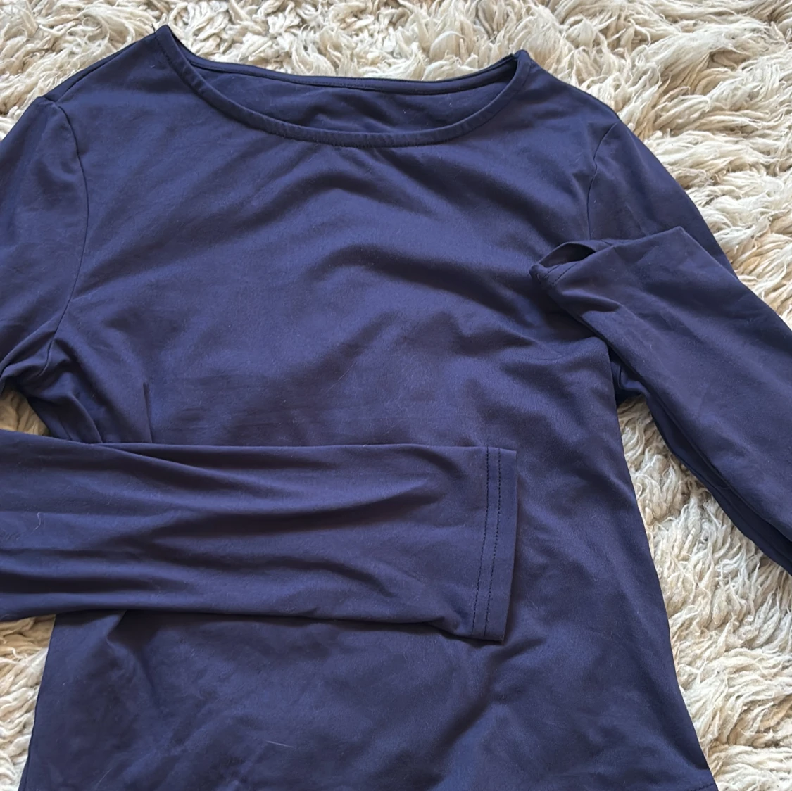 Mörkblå långärmad tröja i bomull