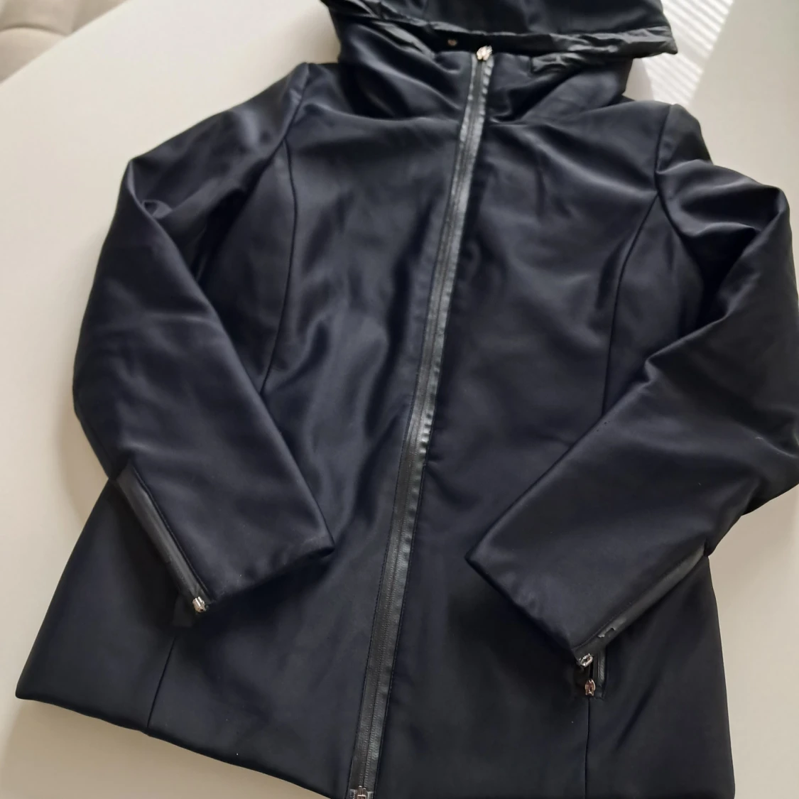 Svart pufferjacka från Weekend