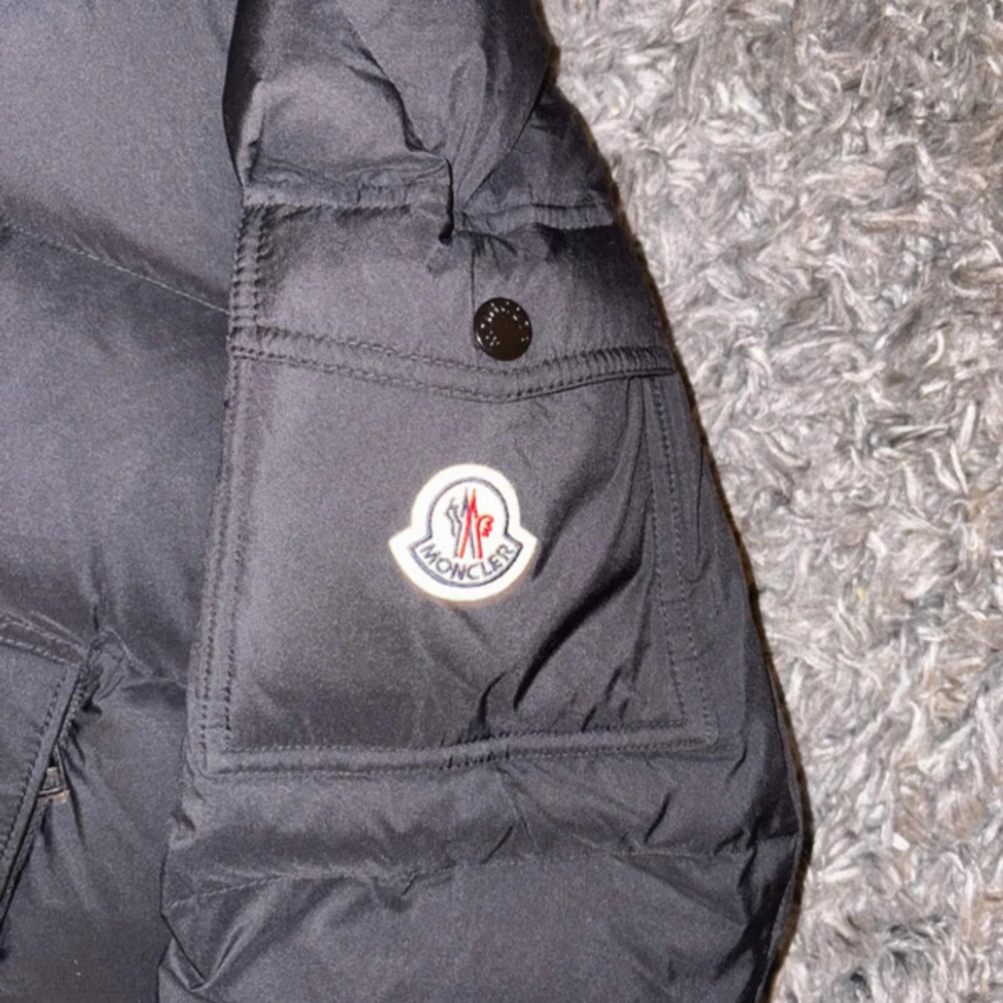 Svart Moncler pufferjacka med huva - 3