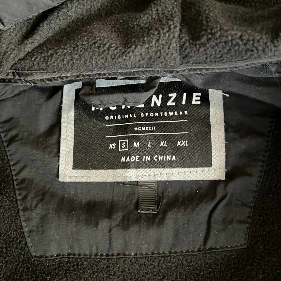 Svart pufferjacka från McKenzie S - 1