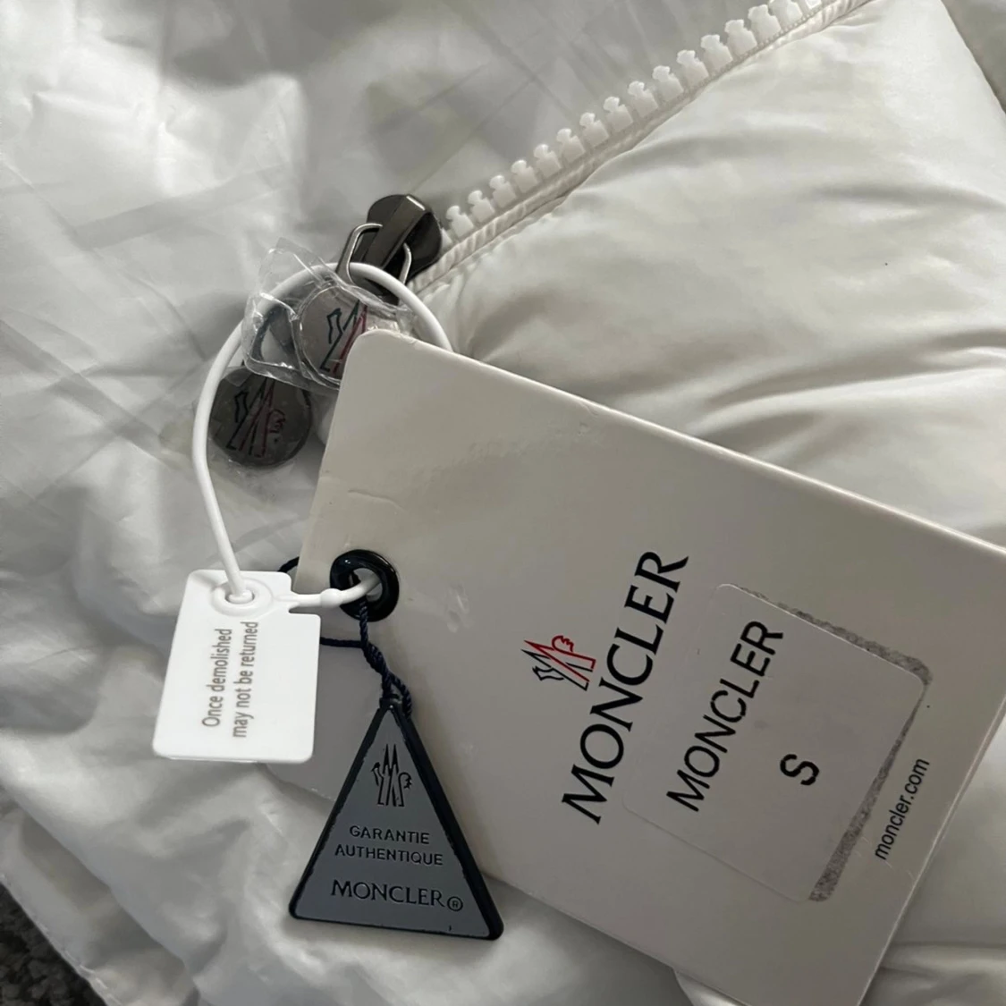 Vit Moncler pufferjacka med huva - 4