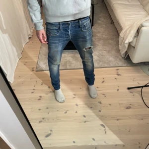 G-Star jeans - G-Star jeans | Storlek 29/32 | bra skick, liten fläck på knät, bild 3 | Skriv till mig vid frågor eller fler bilder!📩