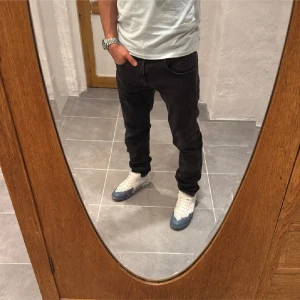 Replay jeans  - Ett par snygga byxor från Replay i storlek W33 L32 i modellen Anbbas 