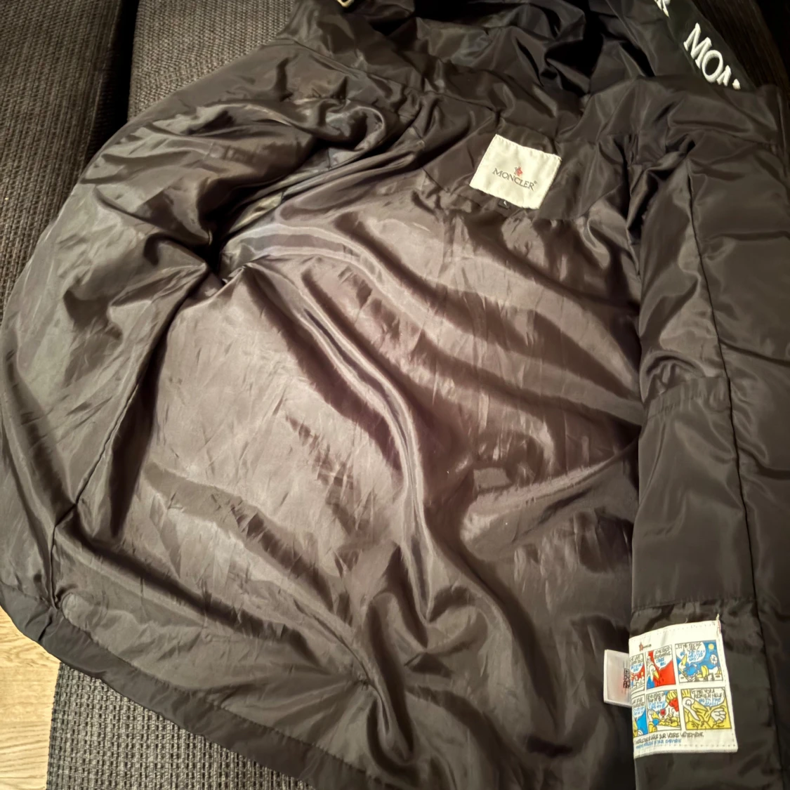 Svart Moncler pufferjacka med huva - 2