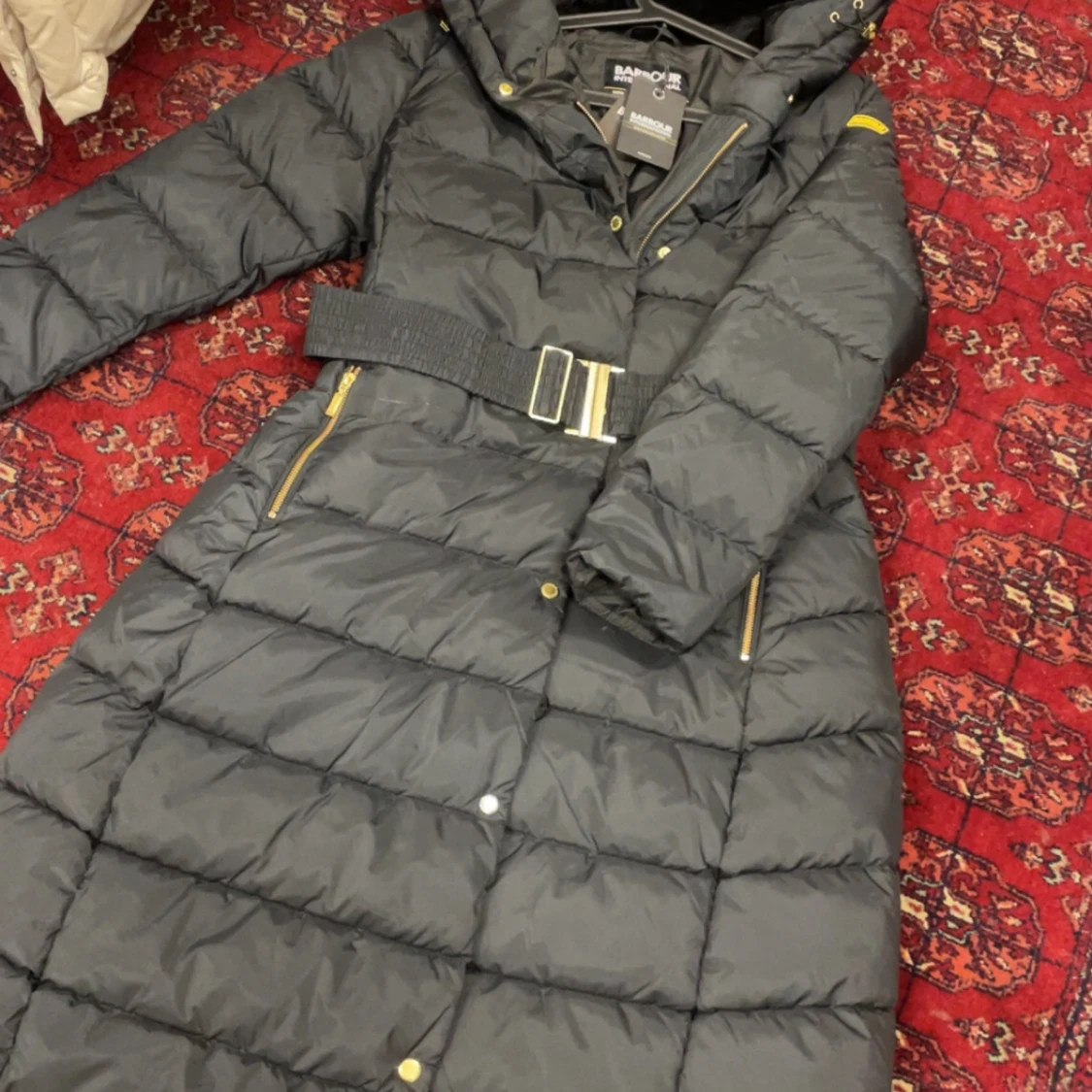 Svart lång pufferjacka från Barbour