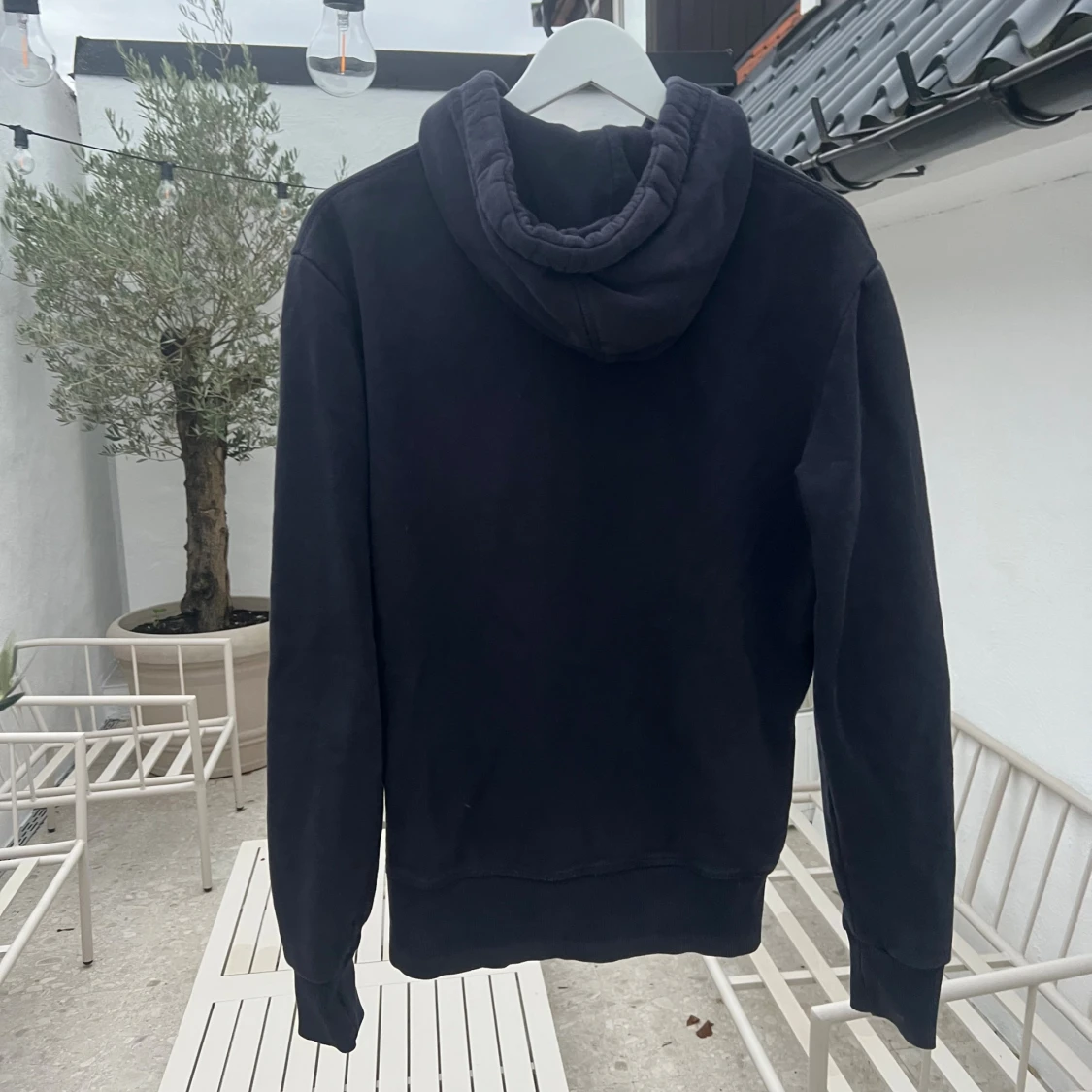 Svart Superdry hoodie med vit logga - 1