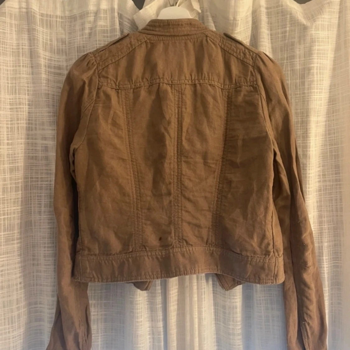 Brun jacka med dragkedja - 1