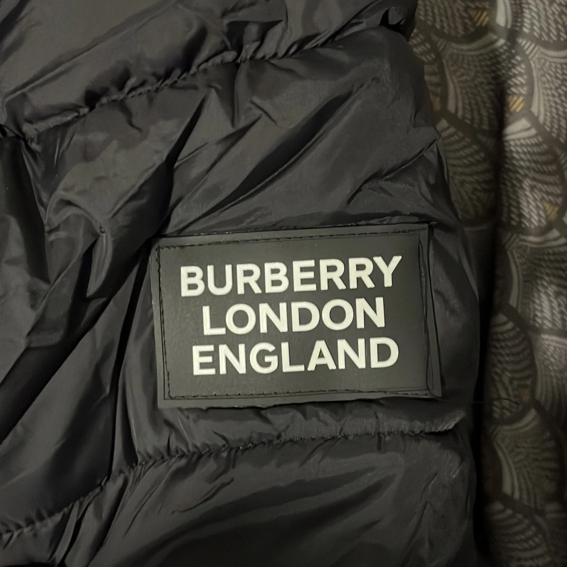 Svart pufferjacka från Burberry - 3